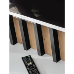 TV regal HOLI je regal mimo katerega noben ljubitelj minimalističnega stila ne bo šel ravnodušno. Je kombinacija preproste in vizualno privlačne oblike s