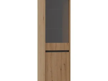 Visoka vitrina MILI hrast je elegantna in funkcionalna izbira za vsak dom. Korpus je izdelan iz kakovostne laminirane plošče debeline 16 mm v nežni hrast