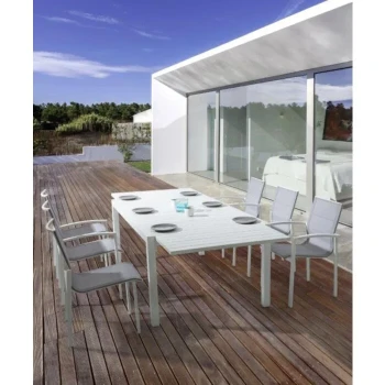 Vrtna miza PELAGIUS BELA iz aluminija. Miza je raztegljiva. Noge ima nastavljive. Barva: - Bela Material: - Aluminij Dimenzije: širina: 135/270cm globina: