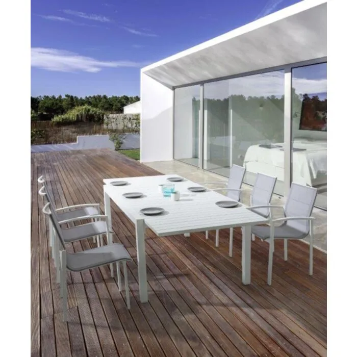 Vrtna miza PELAGIUS BELA iz aluminija. Miza je raztegljiva. Noge ima nastavljive. Barva: - Bela Material: - Aluminij Dimenzije: širina: 135/270cm globina: