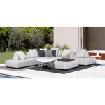 Vrtna zofa PIPER je sestavljena iz aluminijastega okvirja, naslonjali imata kovinsko ogrodje. Blazini sta oblečeni v odstranljivo prevleko (100%