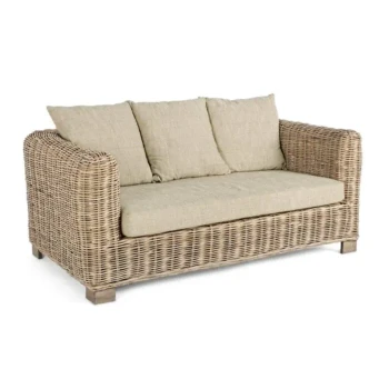 Vrtni dvosed FORTALEZA je narejen iz ratana in lesenega okvirja. Blazine imajo snemljivo prevleko (55% bombaž, 45% poliester), kar omogoča lažje