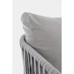 Vrtni trosed FLORENCIA je dobavljiv beli barvi. Okvir je iz aluminija (prašno barvan). Tkanje je iz vrvi- 100% poliester. Sedežne in hrbtne blazine imajo