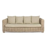 Vrtni trosed FORTALEZA je narejen iz ratana in lesenega okvirja. Blazine imajo snemljivo prevleko (55% bombaž, 45% poliester), kar omogoča lažje