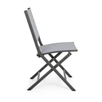 Zložljivi vrtni stol ELI antracit je narejen iz aluminija in je prašno barvan (poliester). Hrbet in sedež sta iz tekstila. Material: - Aluminij - Tekstil