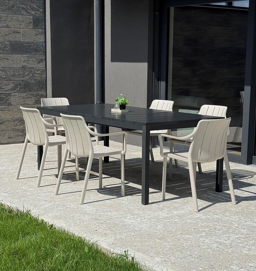 Vrtna garnitura RIO 210 in 8x stol Tiberina. Moderna raztegljiva vrtna garnitura proizvajalca NARDI v antracit/corda barvni kombinaciji. Garnituro sestavlja