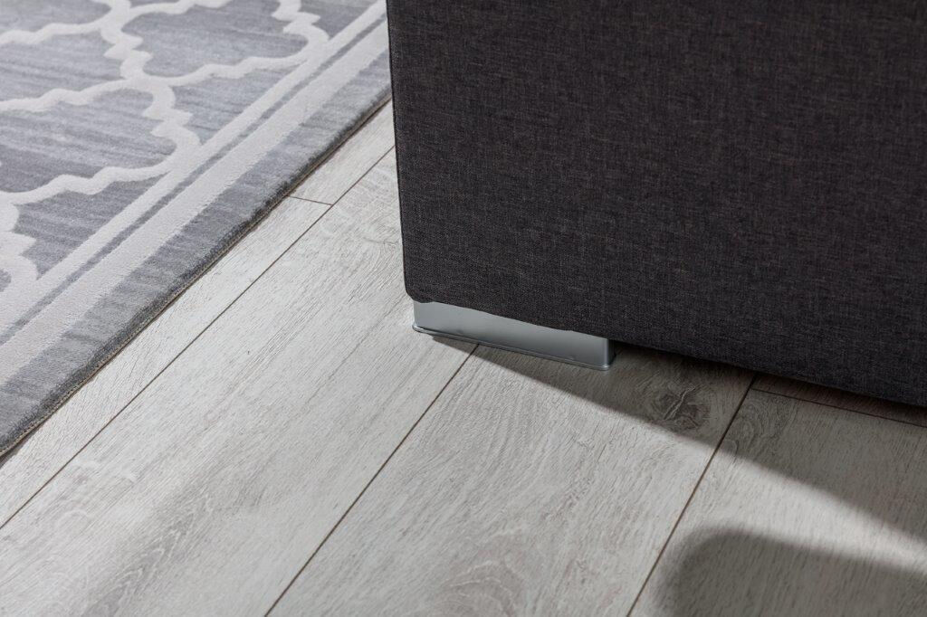 Francoska postelja ICE 2 140x200 Francoska postelja ICE je oblečena v visoko kakovostno tkanino. Čvrsta vzmetnica je nameščena na robustnem oblazinjenem okvirju, s prostorom za