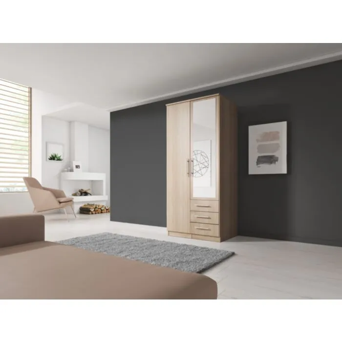 Garderobna omara SARA Garderobna omara SARA je trokrilna omara. Je zelo prostorna in praktična. V desni in levi omari je ena polica in palica za obešalnike, medtem ko v