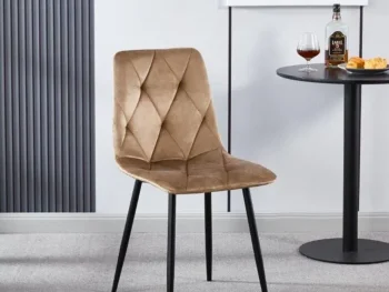 Jedilni stol MILA 2 velvet bež je odlična rešitev za kombiniranje v minimalističen ali industrijski stil prostora. Kombinacija sivega prešitega blaga s