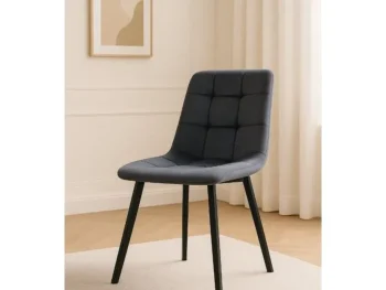 Jedilni stol MILA - LUX velvet siva je odlična rešitev za kombiniranje v minimalističen ali industrijski stil prostora. Kombinacija sivega prešitega blaga