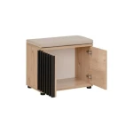 Klop za predsobo BENO je elegantna ter atraktivna. Moderen dizajn v barvi svetlega hrasta z dodatkom lamel v črni mat barvi, se bo podal v vsak prostor.