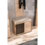 Klop za predsobo BENO je elegantna ter atraktivna. Moderen dizajn v barvi svetlega hrasta z dodatkom lamel v črni mat barvi, se bo podal v vsak prostor.