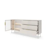 Komoda LUMPI 2 kašmir ni le osupljiva temveč tudi praktična. Elegantna barva naredi kolekcijo brezčasno in elegantno. Steklo na frontah daje pohištvu