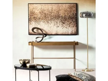 Konzola RASHIDA ORO 120x43 je eleganten kos pohištva, ki popestri vaš prostor. Njen poseben dizajn vas bo navdušil, saj prinese vašemu prostoru eleganco in