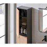 Kopalniški blok MOTO 80 je odlične kvalitete, narejen iz kakovostnih materialov. Vsebuje umivalnik, omarico pod umivalnikom, omarico z ogledalom ter visoko