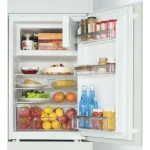 Kuhinjski blok CALIFORNIA 260 cm z vgradnimi aparati je izdelana iz oplemenitenih ivernih plošč debeline 16 mm, oblečena v dekor, kateri jo ščiti pred