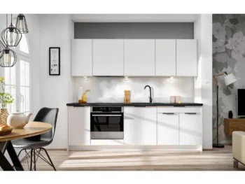 Kuhinjski blok JAGODA 240 cm z vgradnimi aparati, je modernega dizajna v beli mat barvi. Stranice so narejene iz laminirane plošče debeline 16 mm, fronte