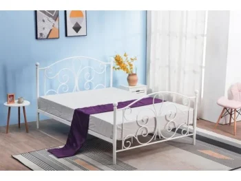 Oblazinjena postelja PAMA 120 vam bo zagotovila miren spanec. Narejena je iz kovine v elegantnih oblikah. NE vsebuje vzmetnice. Dimenzije: - D: 122 x G: 210x