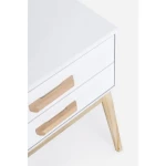 Predalnik 2C ORDINARY bela jje elganten kos pohištva, ki popestri vaš prostor. Noge so izdelane iz kakovostnega borovega lesa, kar zagotavlja stabilnost in