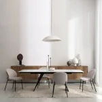 Raztegljiva jedilna miza BLAZAR dobavljiva v črno-beli kombinaciji. Miza je modernega ter elegantnega dizajna, ter praktična za uporabo saj je raztegljiva.