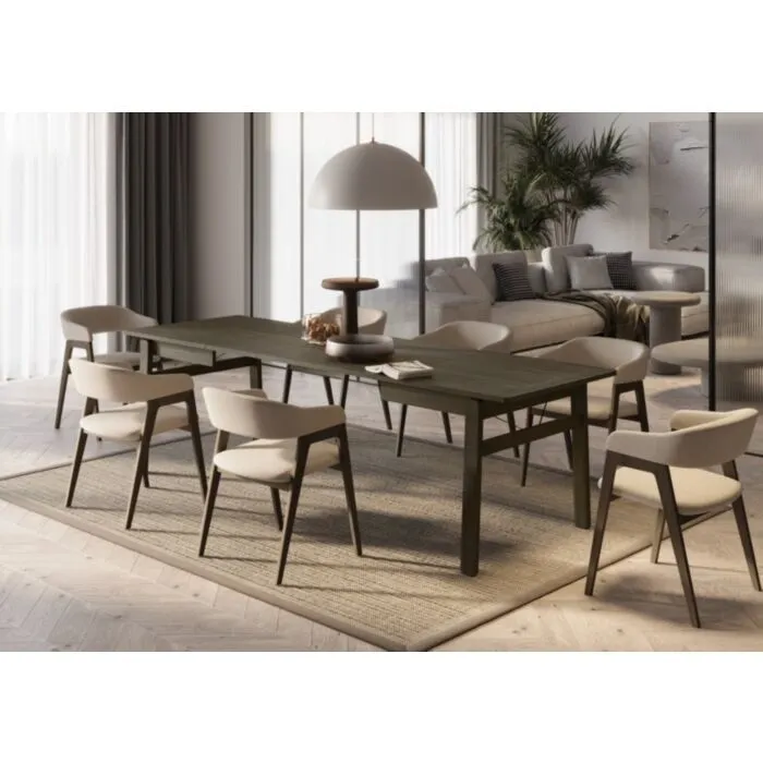 Raztegljiva jedilna miza DOBY Raztegljiva jedilna miza DOBY je idealen kos pohištva za vašo jedilnico. Zahvaljujoč raztegljivi funkciji lahko velikost mize preprosto prilagajate svojim