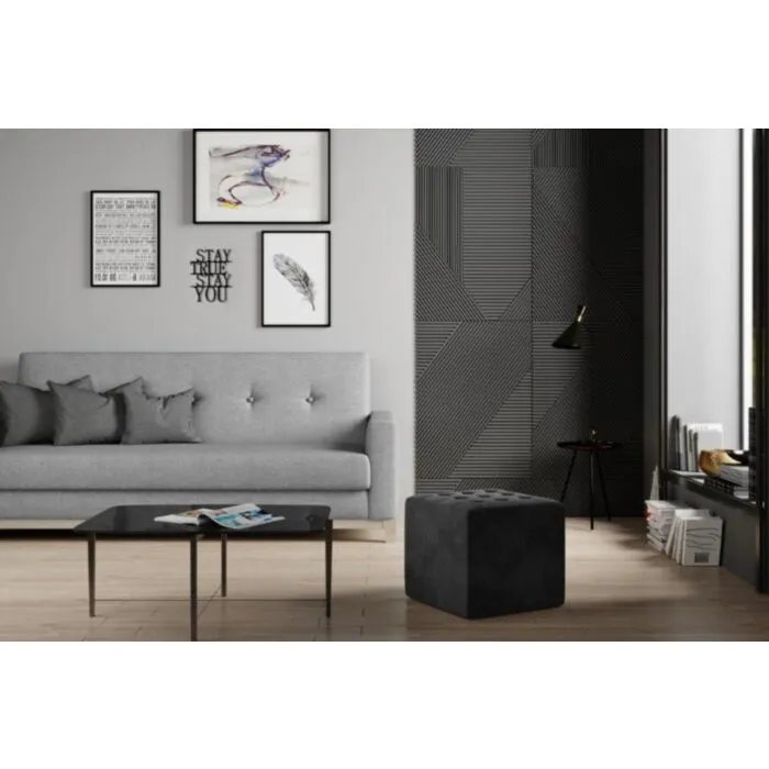 Tabure NOPA Tabure NOPA je čeden, kvadraten tabure z udobnim materialom na sedežu. Dobavljiv je v široki paleti različnih barv. Sedež je izdelan iz visokokakovostne