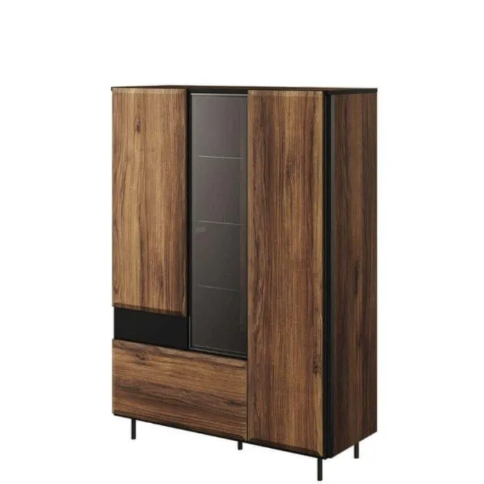 Vitrina NAT 2 Vitrina NAT 2 je eleganten kos pohištva, ki popestri vaš prostor. Njen poseben dizajn vas bo navdušil, saj prinese vašemu prostoru eleganco in