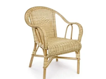 Vrtna stolica INES, je eleganten kos pohištva. Okvir je narejen iz ratana. Priporočljivo je, da se ne izpostavlja neposredno na sonce ali slabo vreme.