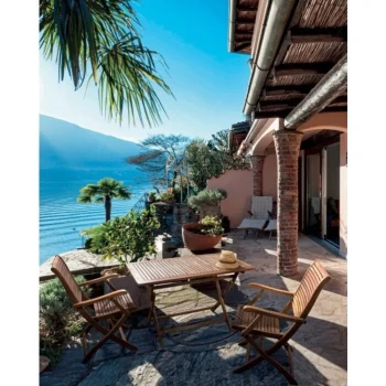 Vrtna miza NOEMI RETT 70X120 je narejena iz lesa z oljnim premazom. Je zložljiva. Material: - Les Barva: - Akacijev les Dimenzije: širina: 120cm globina: