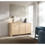 Komoda BARBA 2 hrast je elegantna in preprosta. S svojo obliko in kakovostjo se poda v vsak dnevni prostor. Narejena je it kakovostnega MDF-ja. Ima nogice
