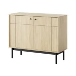 Komoda JAPONI 104 hrast je elegantna in preprosta. Odlično se poda v vsak dnevni prostor. Narejena je iz visokokakovostnih materialov, kar zagotavlja trdnost