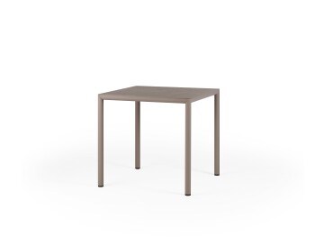 Vrtna miza PIAVE 80. Vrtna klubska mizica Piave 80 združuje sodoben dizajn, trajnost in funkcionalnost. Izdelana je iz regenerirane smole z visoko vsebnostjo