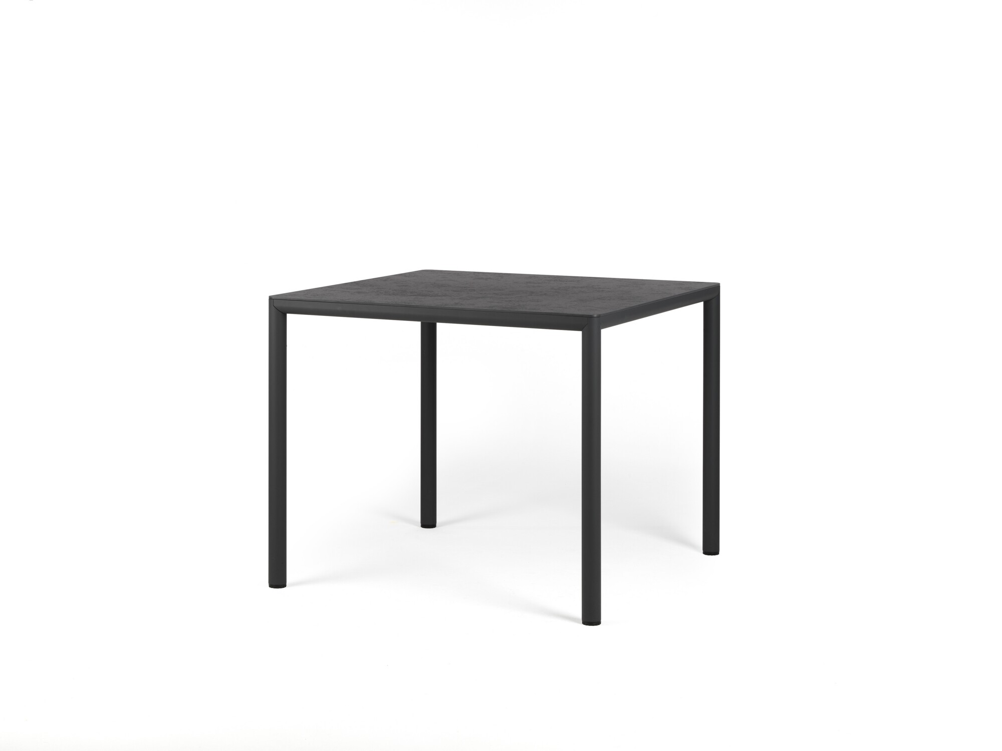 Vrtna miza PIAVE 90 -Antracit -Nardi Vrtna miza PIAVE 90. Vrtna klubska mizica Piave 90 združuje sodoben dizajn, trajnost in funkcionalnost. Izdelana je iz regenerirane smole z visoko vsebnostjo