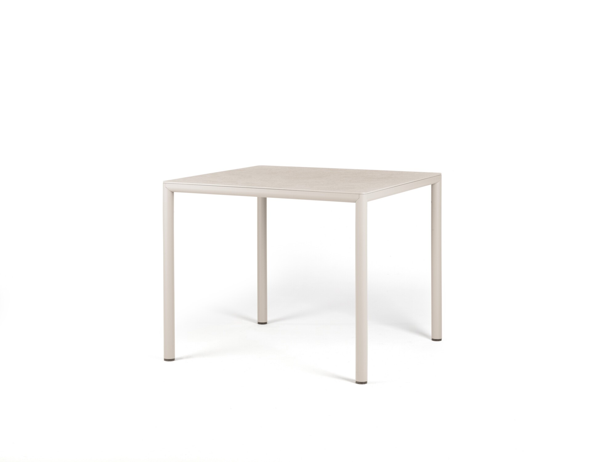 Vrtna miza PIAVE 90 -Corda - Nardi Vrtna miza PIAVE 90. Vrtna klubska mizica Piave 90 združuje sodoben dizajn, trajnost in funkcionalnost. Izdelana je iz regenerirane smole z visoko vsebnostjo