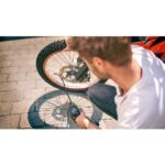 AKUMUL. ZRAČNA TLAČILKA BOSCH DIY UNIVERSALPUMP 1X 18V 2,5AH + POLNILEC – zracna tlacilka