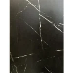 Dnevni regal GLAM izstopa po svoji edinstveni zasnovi. Saj vsebuje vgrajeni biokamin, katerega nežen plamen ustvari prijetno toplo vzdušje. Zgornji del