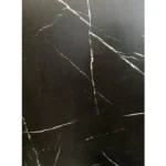 Dnevni regal KANSAS je prefinjenega videza. Regal ima stenski panel z elegantnim videzom, v kombinaciji črnega marmorja ter lamel v hrast barvi. Tv omarica