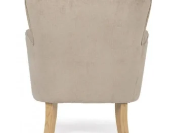 Fotelj CHENILLE bež, konstrukcija iz borovega lesa in vezanih plošč zagotavlja trdnost ter dolgo življenjsko dobo. Elegantne noge iz lesa rubberwood