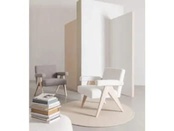 Fotelj FAIZA bela, stol z moderno in stabilno zasnovo združuje kakovostne materiale in preprost eleganten videz. Konstrukcija iz vezanega lesa zagotavlja