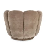 Fotelj TULIP beige je eleganten in udoben. Okvir je narejen iz vezanega lesa. Ogloga je narejena iz mehke in udobne pene. Ima elegantno obliko tulipana,