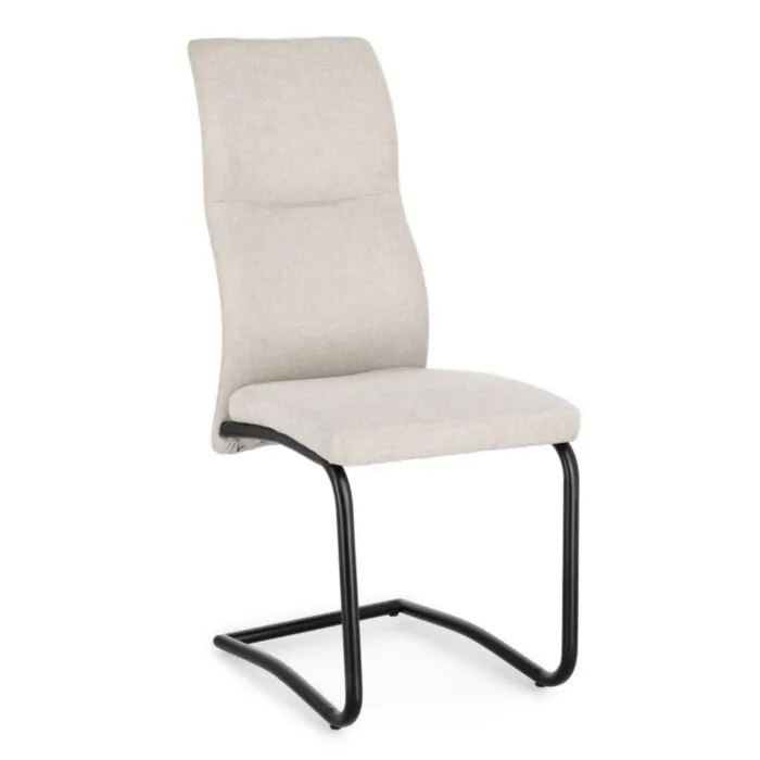 Jedilni stol THELMA je modernega dizajna. Noge so narejene iz trpežnega jekla. Kar daje stolu pridih prefinjenosti. Sedež in naslonjalo sta iz tkanine