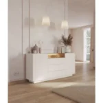 Komoda HAKO 176 je elegantna in sodobna. Izdelana je iz kakovostne laminirane iverne plošče debeline 16 mm, ki zagotavlja trpežnost in dolgo življenjsko