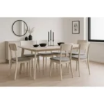 Kuhinjski stol BRINJA kašmir, je izdelan iz kakovostnega bukovega lesa, ki zagotavlja trdnost in stabilnost ter dolgo življenjsko dobo. Oblazinjen je z