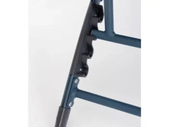 Vrtni ležalnik TAYLOR ima prašno barvan aluminijasti okvir, sedišče je iz tkanine. Ima nastavljiv hrbtni položaj v štirih položajih. Material: -