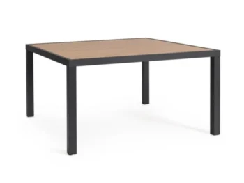 Miza HILIJA 136X136 antracit, je aluminijasta s prašno barvanim ogrodjem in ploščo iz aluminijastih letvic v videzu lesa. Je odporna na zunanje vplive.