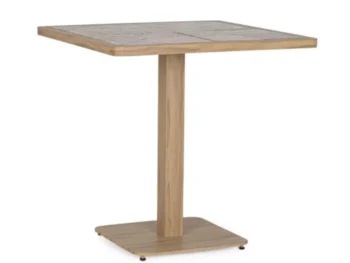 Miza KALIMERA 73X73 DESERT, izdelana iz prašno barvanega aluminija. Mizna plošča je obložena z porcelanastimi ploščicami. Podnjožje mize je iz jekla,
