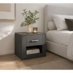 Nočna omarica ARTUR črna je moderna a hkrati elegantna nočna omarica, bele barve. Primerna je za vsako spalnico. Omarica je funkcionalan in priročna.