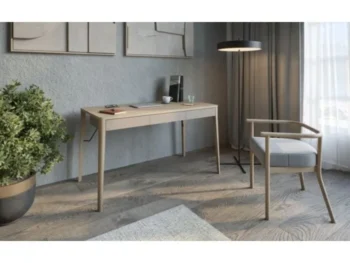 Pisarniška miza MATCHA svetli hrast združuje eleganco in kakovost. Lahko jo uporabljate, kot pisalno mizo ali pa kot vaš najljubši kotiček za branje,