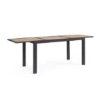 Raztegljiva miza HILIJA 140-210X77 antracit, je aluminijasta, s prašno barvanim ogrodjem in ploščo iz aluminijastih letvic v imitaciji lesa. Opremljena je z