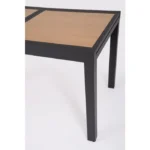 Raztegljiva miza HILIJA 140-210X77 antracit, je aluminijasta, s prašno barvanim ogrodjem in ploščo iz aluminijastih letvic v imitaciji lesa. Opremljena je z